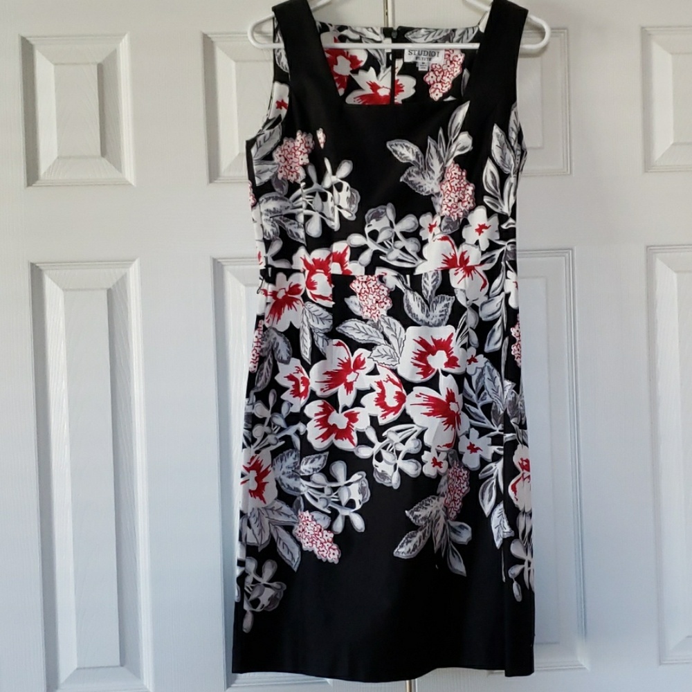 Sexy and stylish floral Studio I Petite Dress
